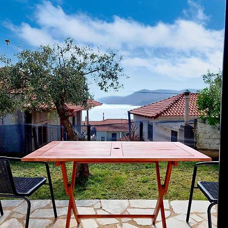 Dora'S House Comfortable Apartment With A Yard And View Pyrgadikia Luaran gambar