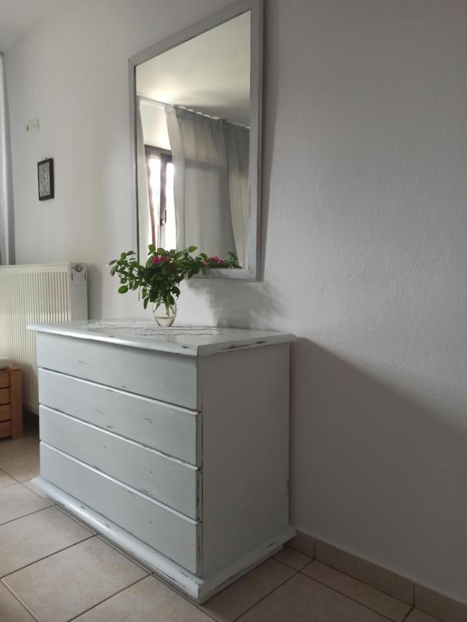 Dora'S House Comfortable Apartment With A Yard And View Pyrgadikia Luaran gambar
