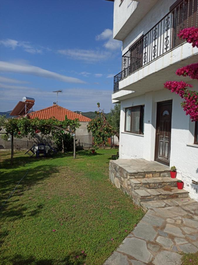 Dora'S House Comfortable Apartment With A Yard And View Pyrgadikia Luaran gambar