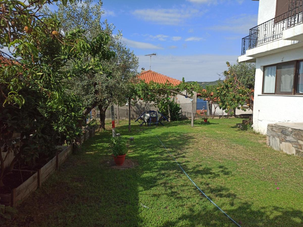 Dora'S House Comfortable Apartment With A Yard And View Pyrgadikia Luaran gambar