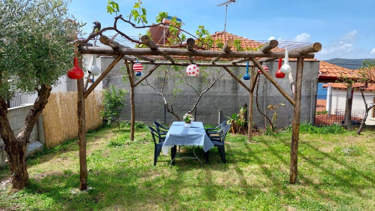 Dora'S House Comfortable Apartment With A Yard And View Pyrgadikia Luaran gambar