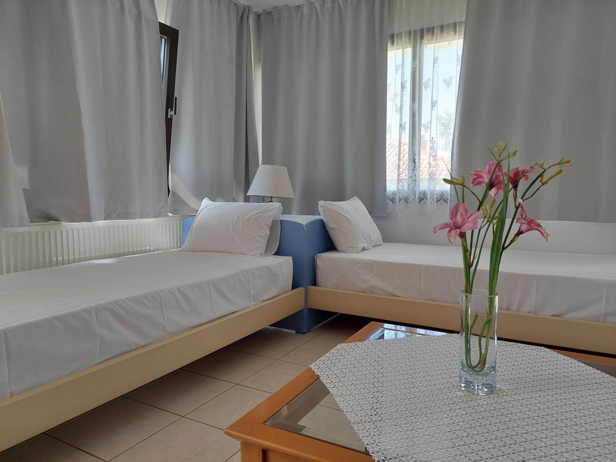 Dora'S House Comfortable Apartment With A Yard And View Pyrgadikia Luaran gambar