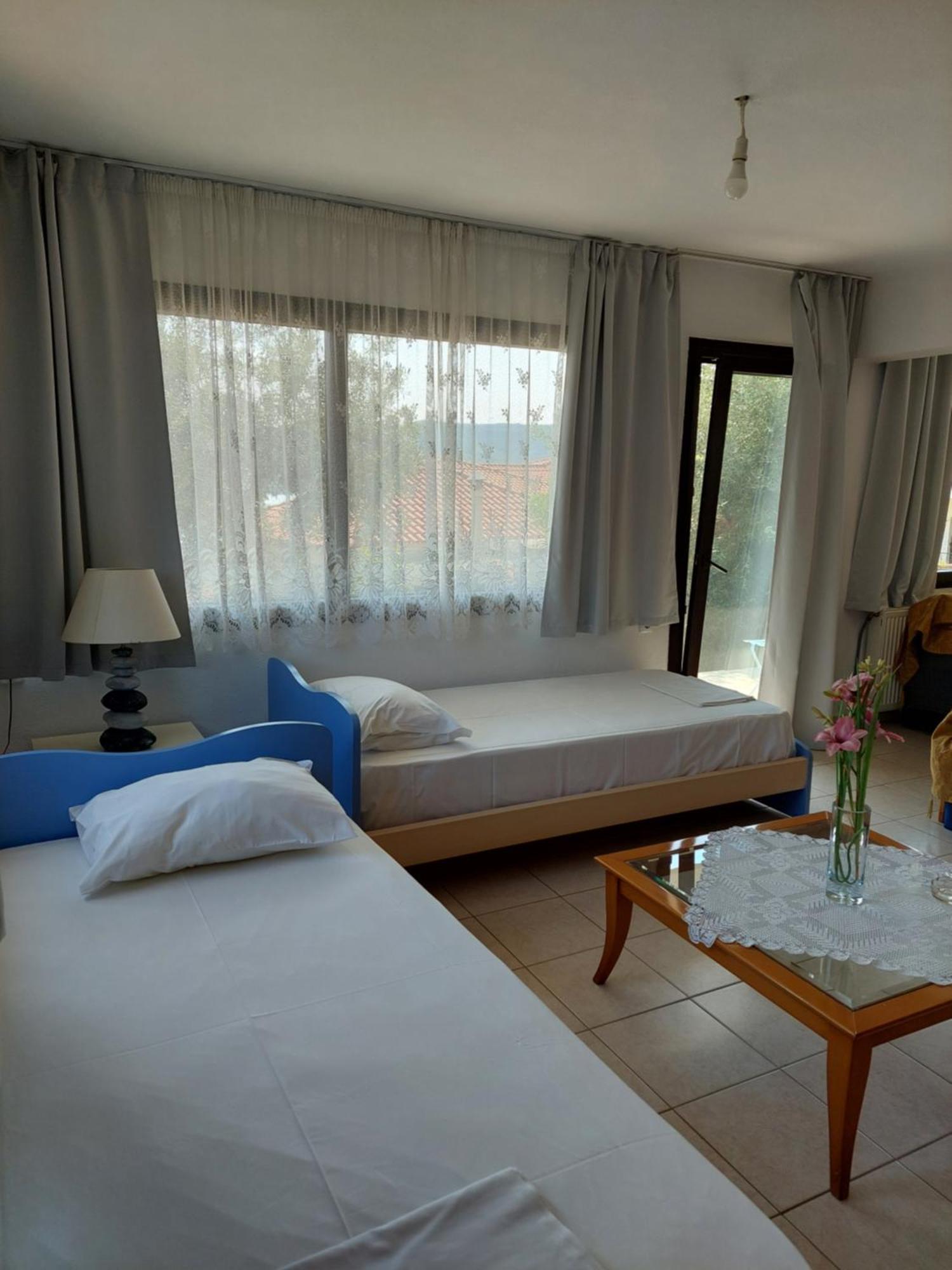 Dora'S House Comfortable Apartment With A Yard And View Pyrgadikia Luaran gambar