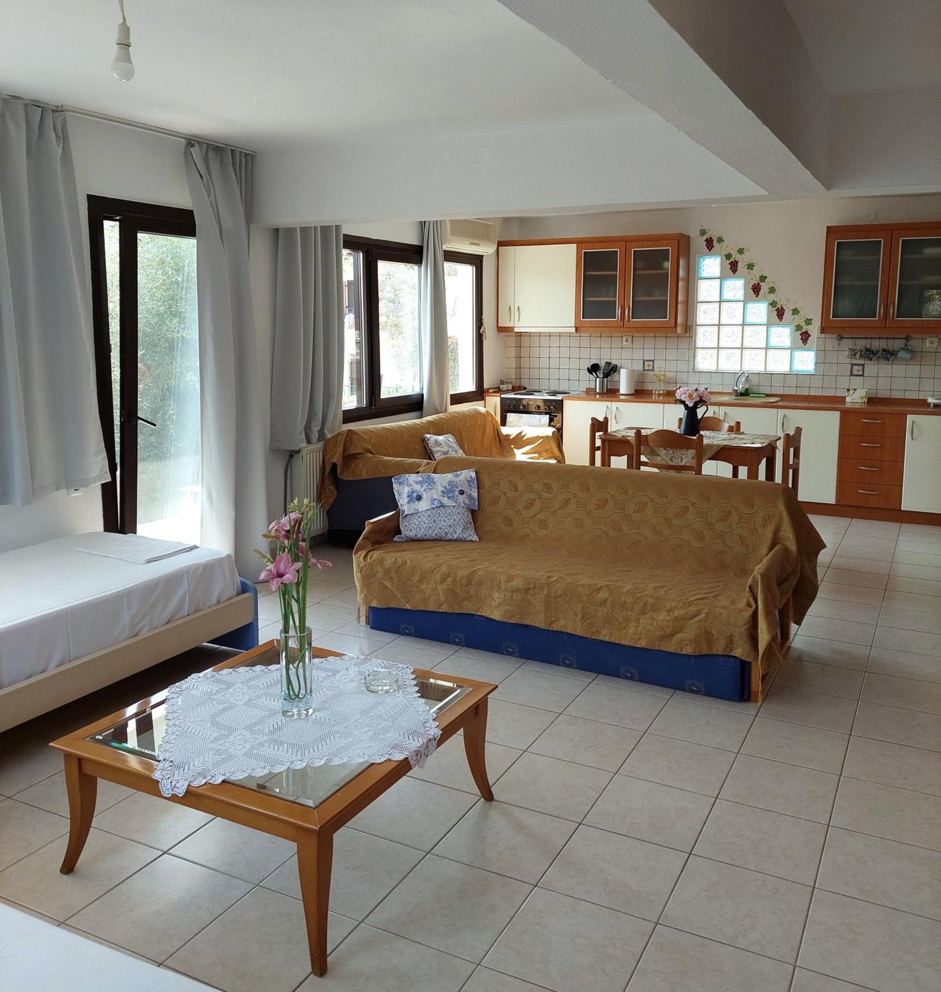 Dora'S House Comfortable Apartment With A Yard And View Pyrgadikia Luaran gambar