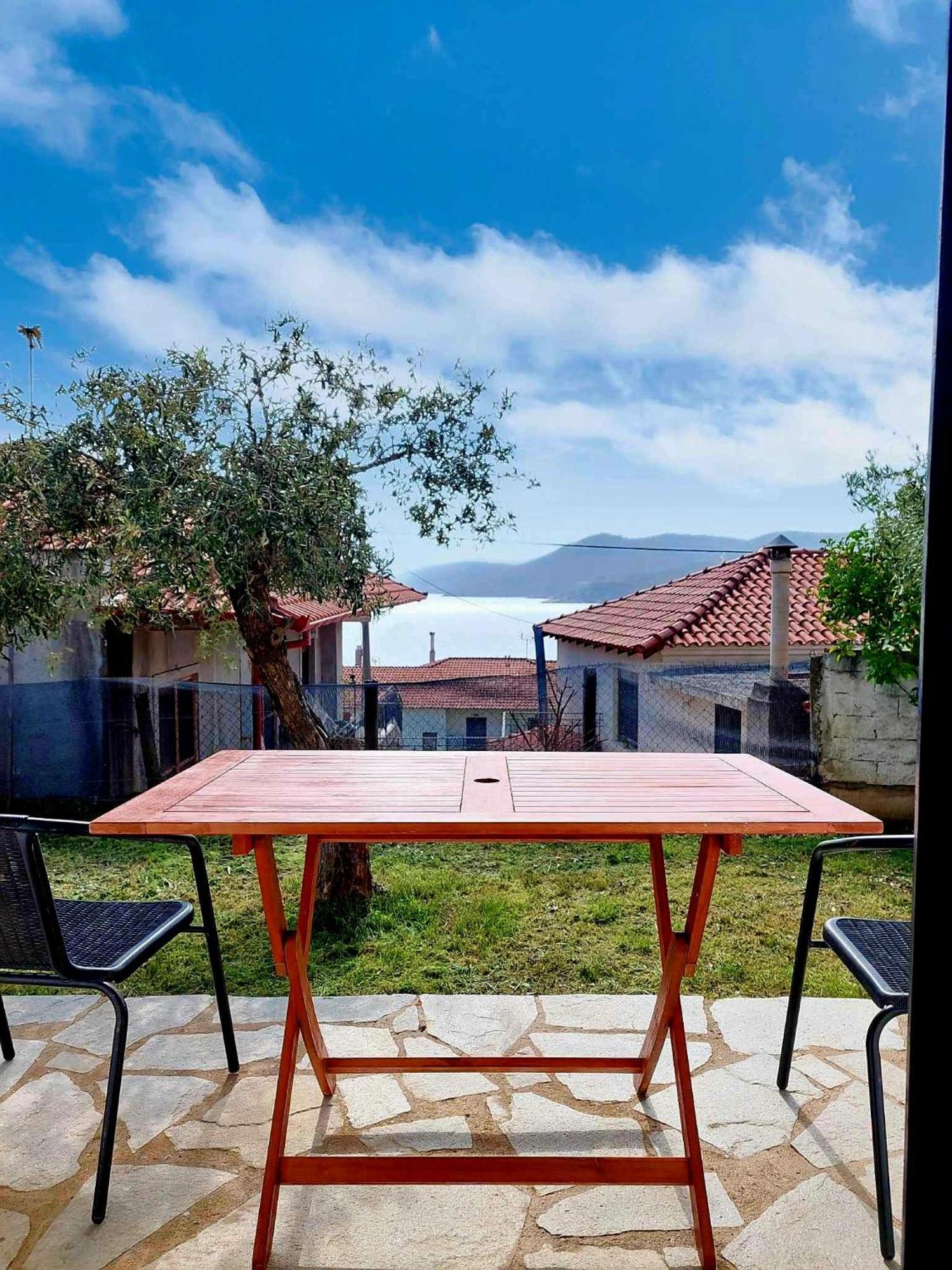 Dora'S House Comfortable Apartment With A Yard And View Pyrgadikia Luaran gambar