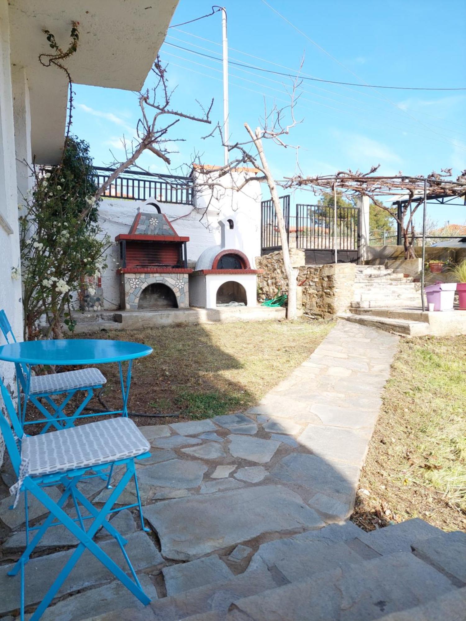 Dora'S House Comfortable Apartment With A Yard And View Pyrgadikia Luaran gambar