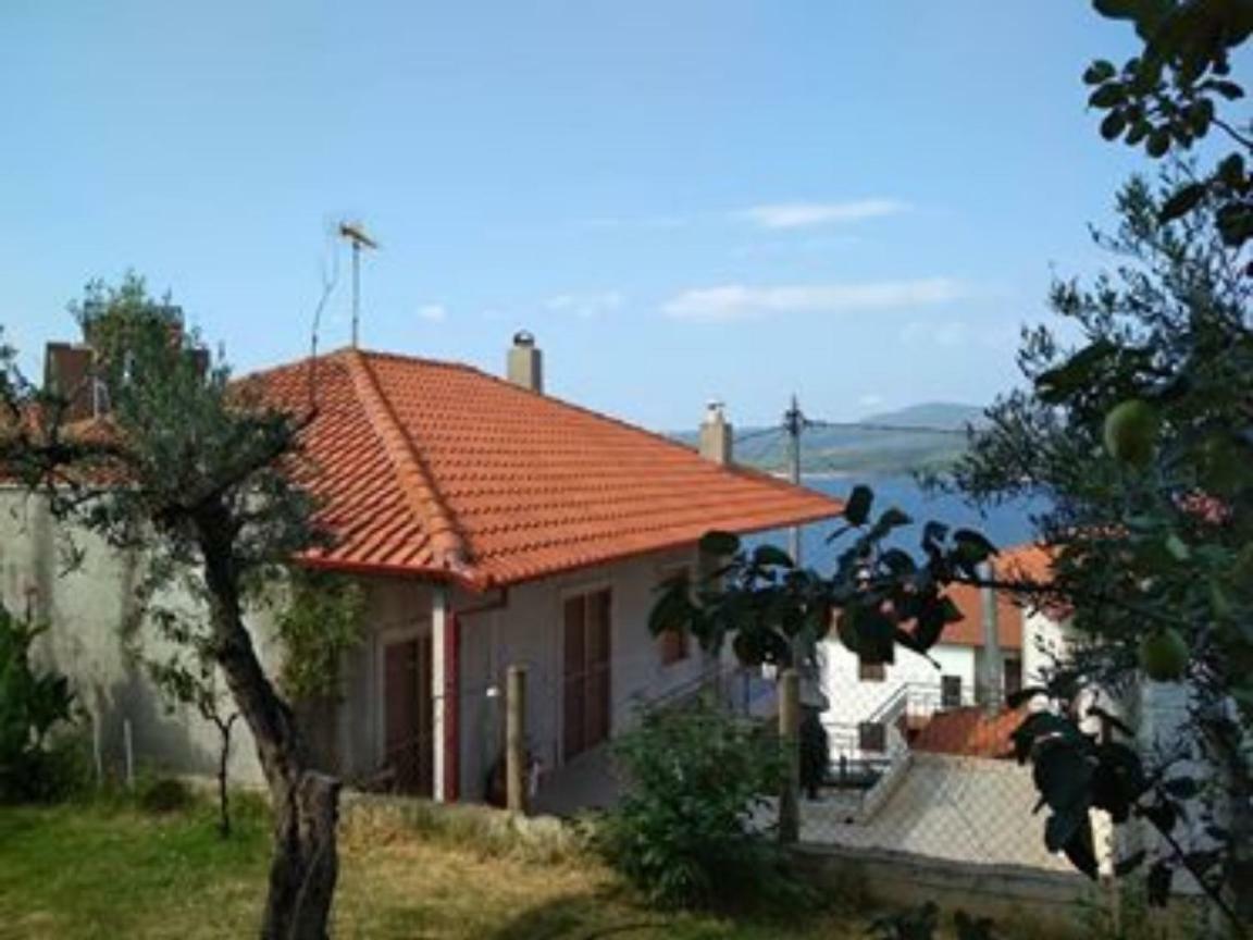 Dora'S House Comfortable Apartment With A Yard And View Pyrgadikia Luaran gambar