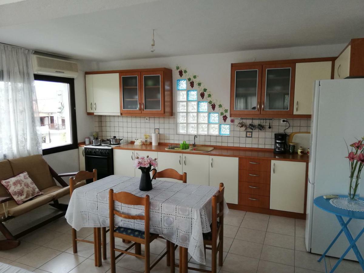 Dora'S House Comfortable Apartment With A Yard And View Pyrgadikia Luaran gambar