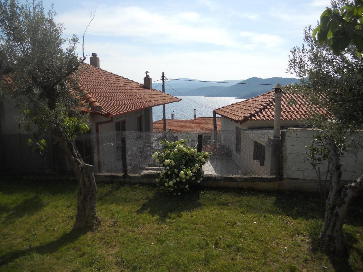 Dora'S House Comfortable Apartment With A Yard And View Pyrgadikia Luaran gambar