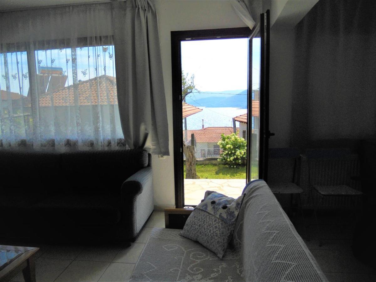 Dora'S House Comfortable Apartment With A Yard And View Pyrgadikia Luaran gambar